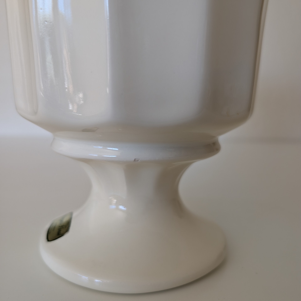 White Vase - Picture 4 of 6